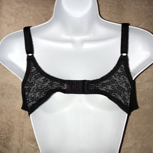 Victoria’s Secret 36C Black push up padded bra with floral detail 💕 - Picture 2 of 7